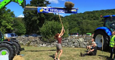 Lady competes in sheaf toss at Lustleigh Village Show